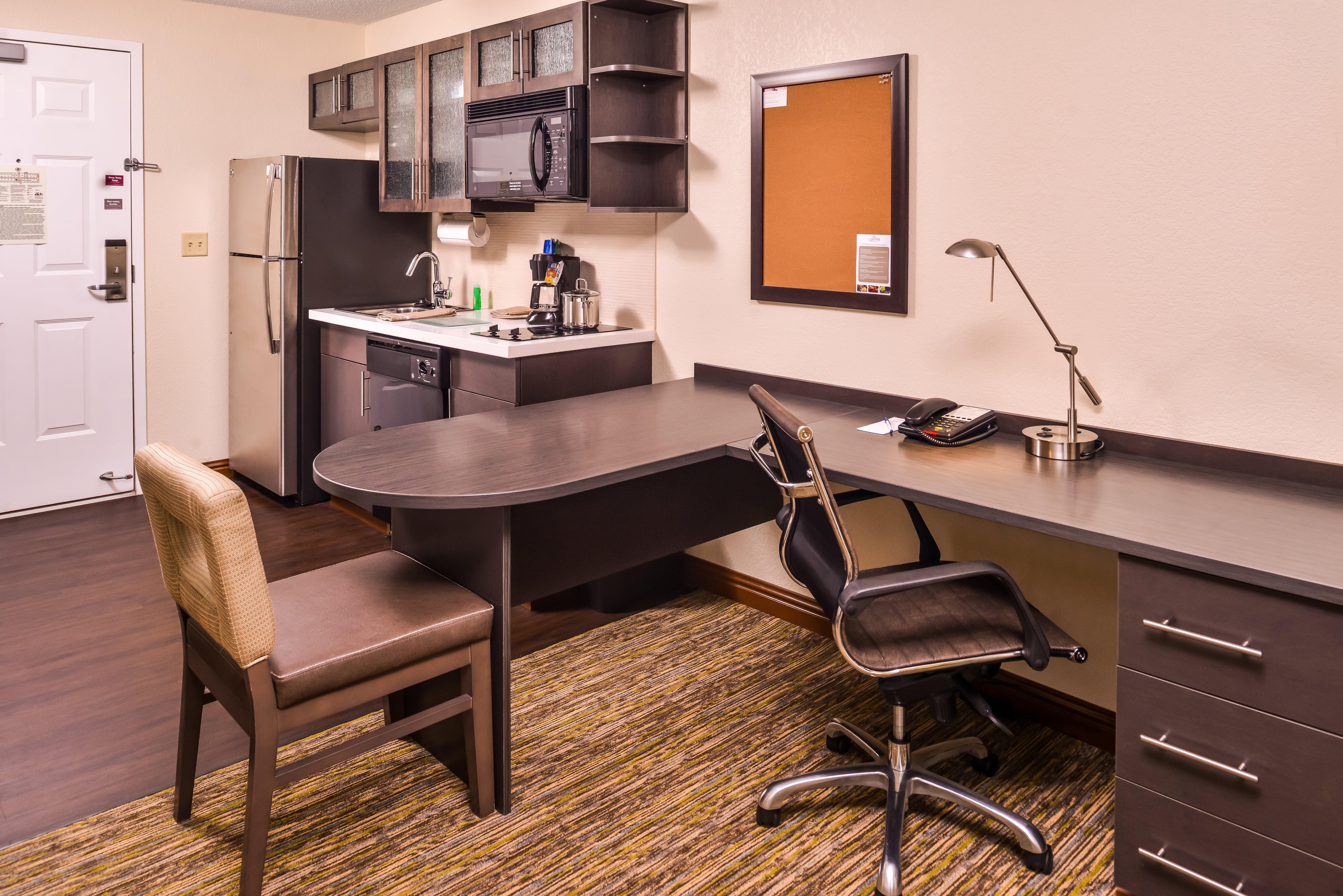 Candlewood Suites - Topeka West By Ihg Zewnętrze zdjęcie