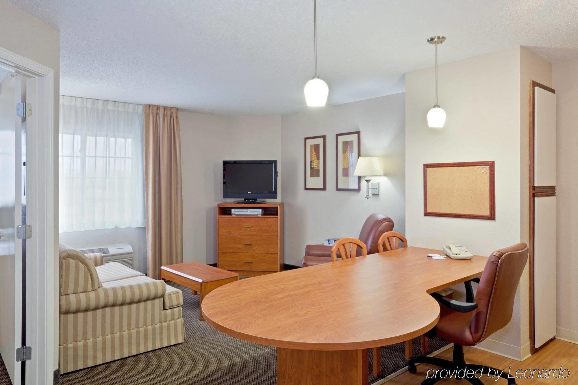 Candlewood Suites - Topeka West By Ihg Zewnętrze zdjęcie