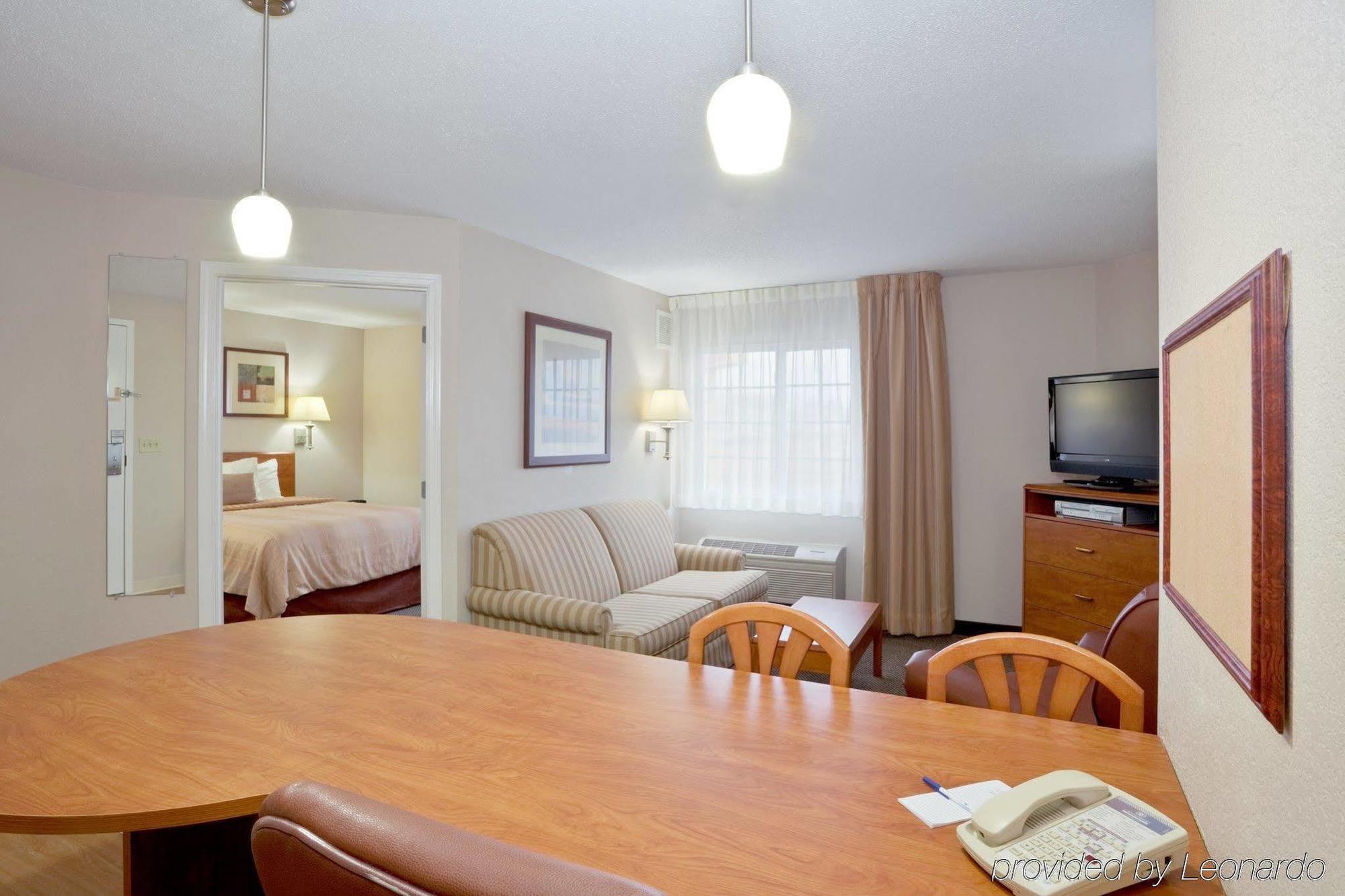 Candlewood Suites - Topeka West By Ihg Zewnętrze zdjęcie