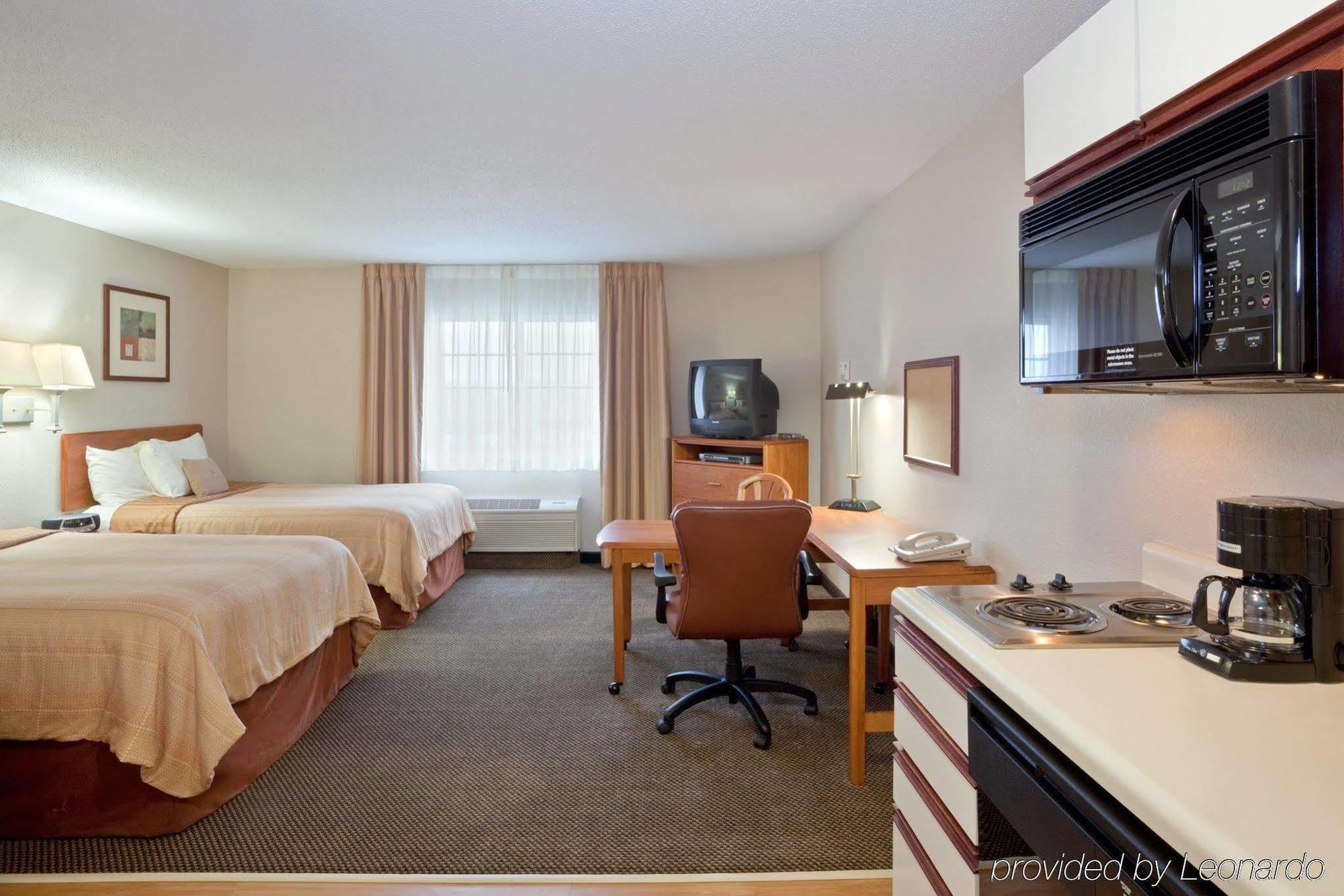 Candlewood Suites - Topeka West By Ihg Zewnętrze zdjęcie